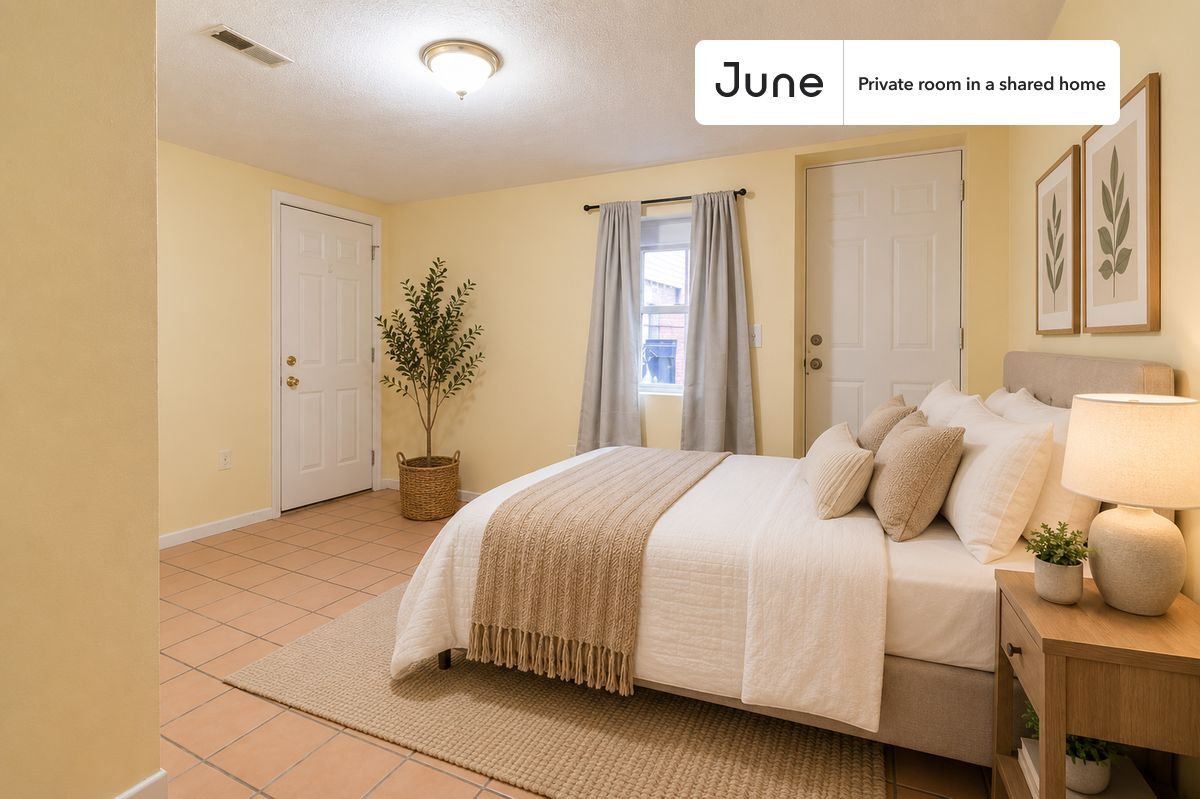 Room in Shared 3 bed/2 bath home - Room in Shared 3 bed/2 bath home