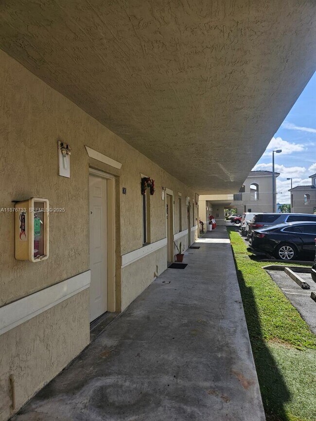 Foto del edificio - 7995 NW 8th St