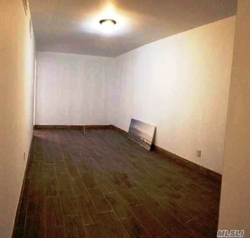 Foto del edificio - 84-22 Little Neck Pkwy