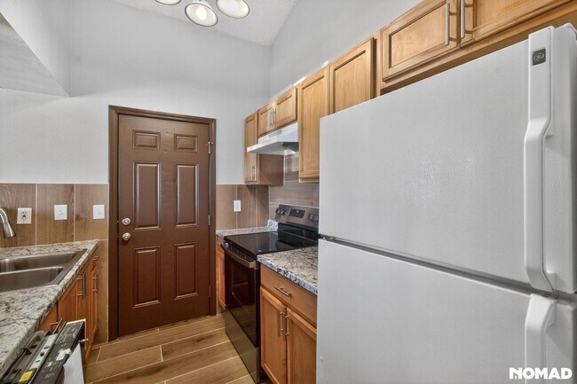 Building Photo - 17465 E Plateau Dr