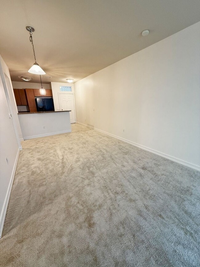 Building Photo - 2 Bed/2 Bath Condo available at Union Square!