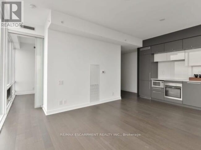 Building Photo - 15-4615 Grenville St
