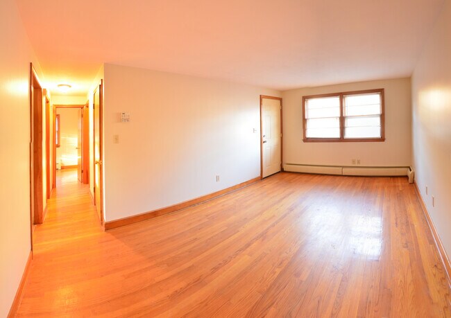 Building Photo - 361 Brook St