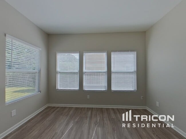 Foto del edificio - 15619 Lakepoint Forest Dr