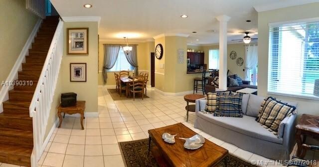 Foto del edificio - 583 Talavera Rd