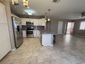 Building Photo - 10925 E Hope Dr
