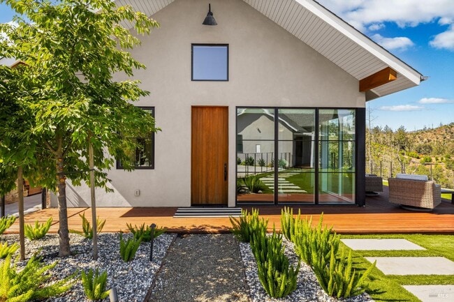 Foto del edificio - 987 Mark West Springs Rd