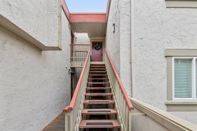 Building Photo - 5003 Palmetto Ave