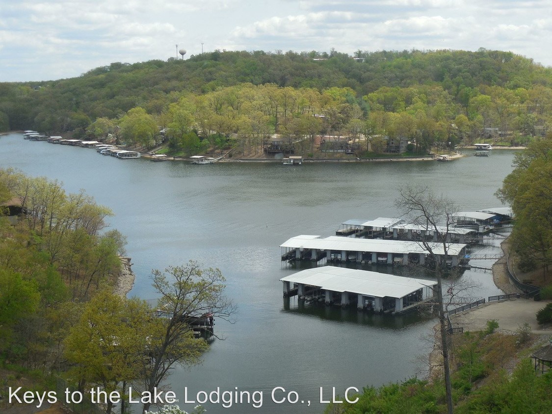 1522 Cherokee Rd, Lake Ozark, MO 65049 House Rental in Lake Ozark, MO