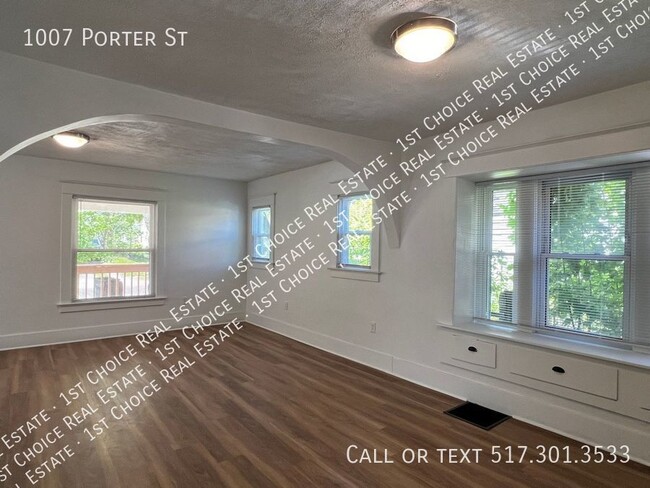 Building Photo - Completely Remodeled 3-BDR 1.5-BTH House w...