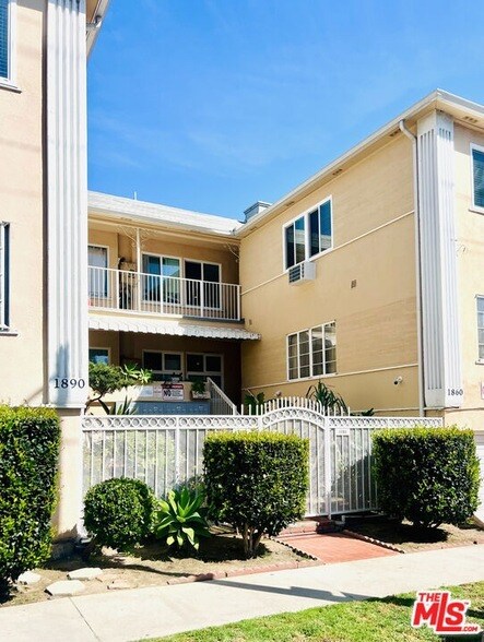 Foto del edificio - 1860 Alexandria Ave