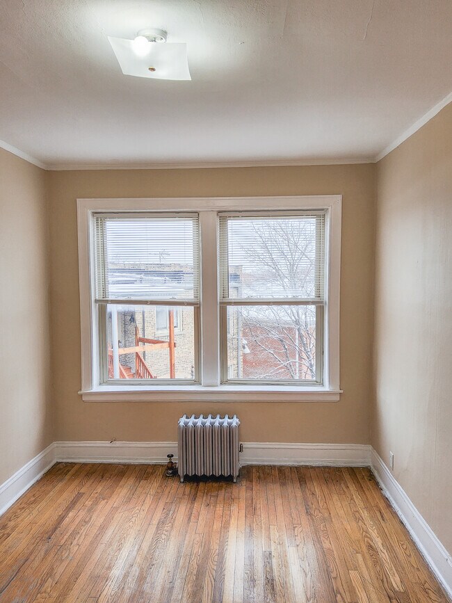 Foto del edificio - 4716 N Kenneth Ave