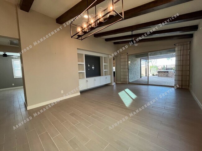 Foto del edificio - BEAUTIFUL 3 BEDROOM 2 BATHROOM HOME IN PEORIA