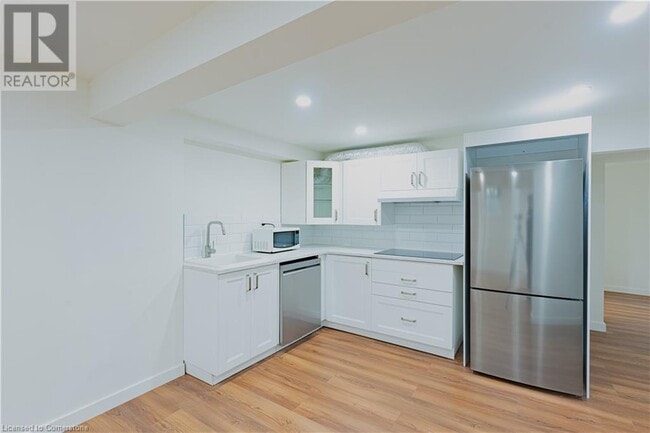 Building Photo - 2386 Holyhead Dr