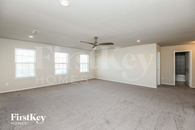 Foto del edificio - 7709 Boat Wind Rd