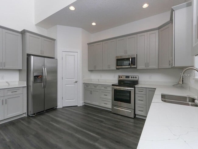 Building Photo - Stunning Home in College Park; Upgraded Fi...