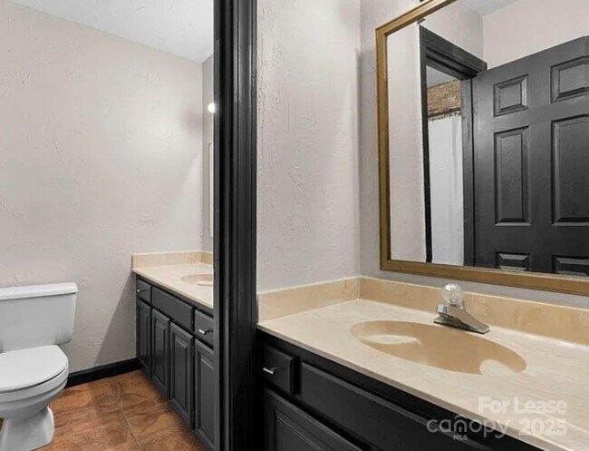 Foto del edificio - 2705 N Center St