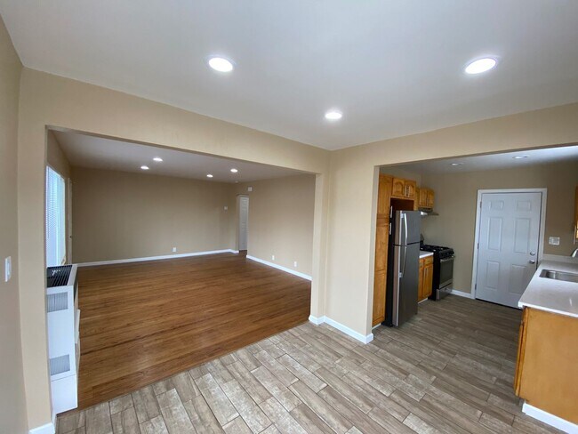 Building Photo - 2774 Madera Ave- 2407 LB/ 2029 L/ 2027 R