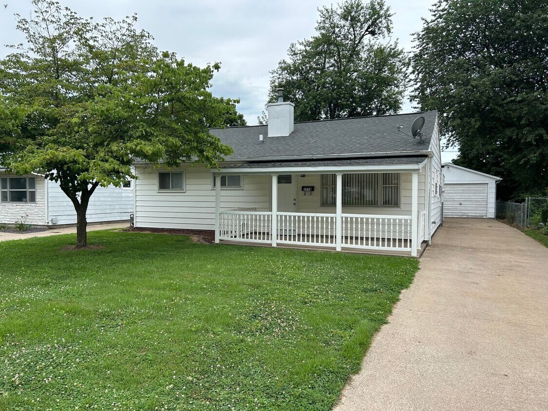 Foto principal - Fully Renovated 3-bedroom, 1-bath home in ...