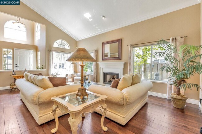 Building Photo - 668 Sun Tree Ct