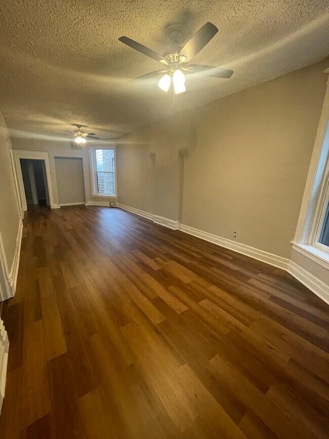 Living Room/Dinning Room - 4723 S Champlain Ave