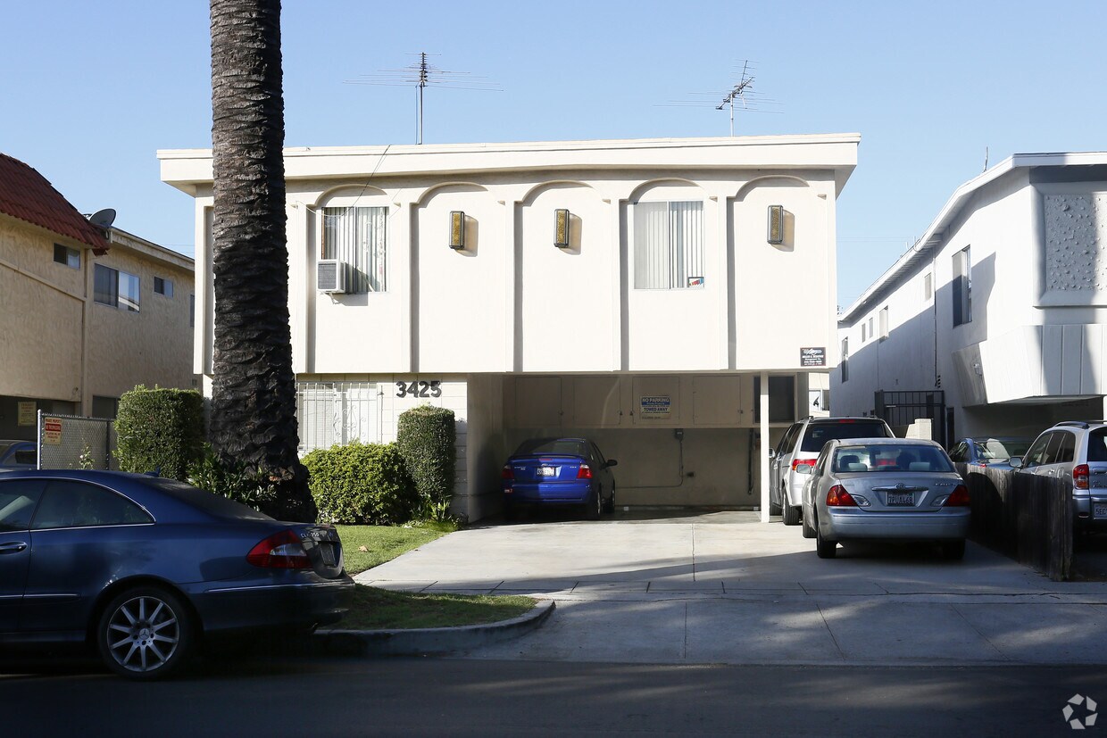 Foto del edificio - 3425 Jasmine Ave