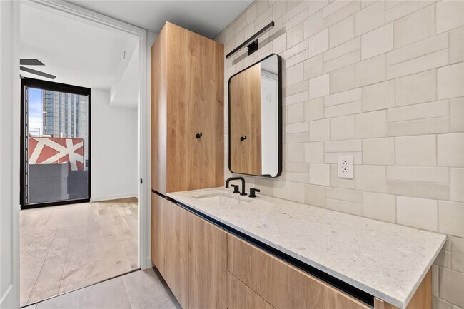 Building Photo - 84 East Ave