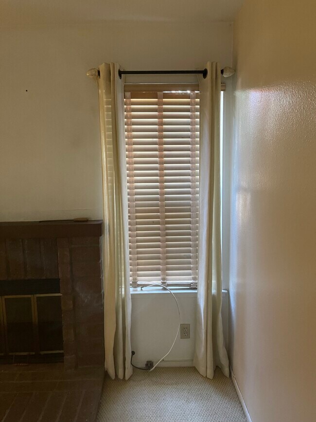 Tuve que tomar fotografías de los videos. - 9868 Galena Ct