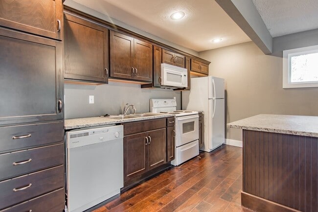 Building Photo - COLLEGE PRE-LEASING