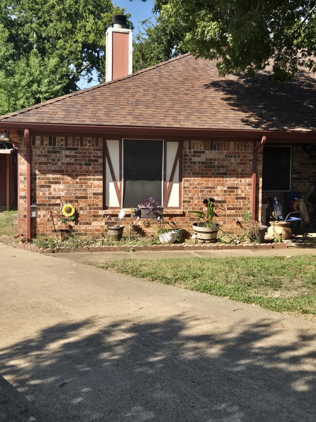Building Photo - 7738 Staci Ct
