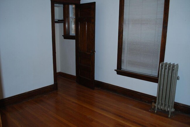 Building Photo - 3 bedroom in Chicago IL 60613