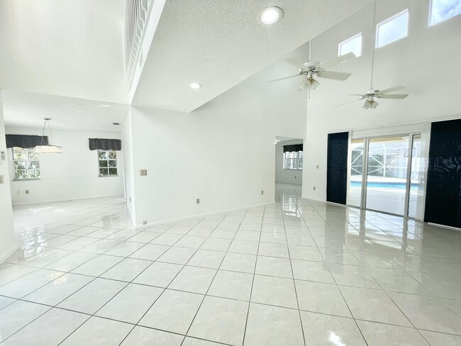 Building Photo - 10579 Pebble Cove Ln