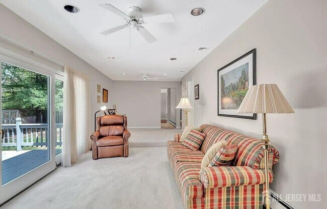 Foto del edificio - 12 Windsor Dr