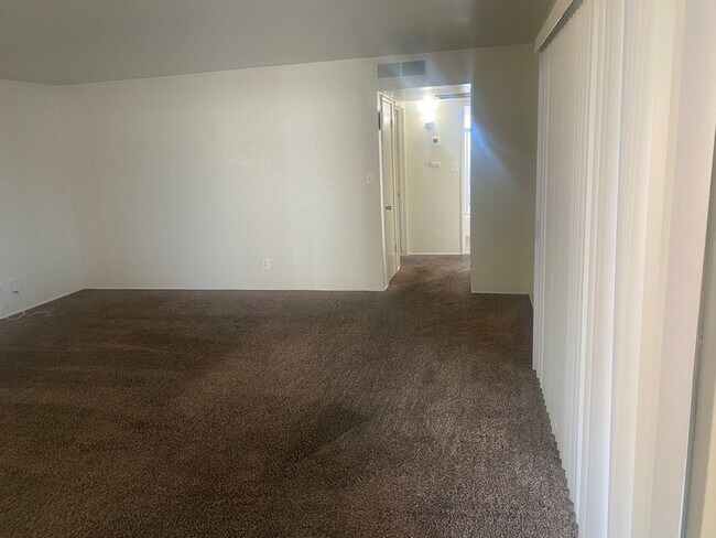 Foto del edificio - 808 E Kaweah Ave