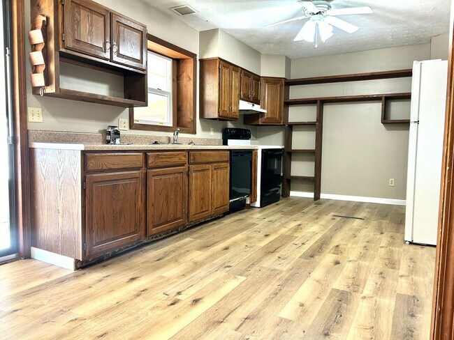 Foto del edificio - Great Space, Convenient Location