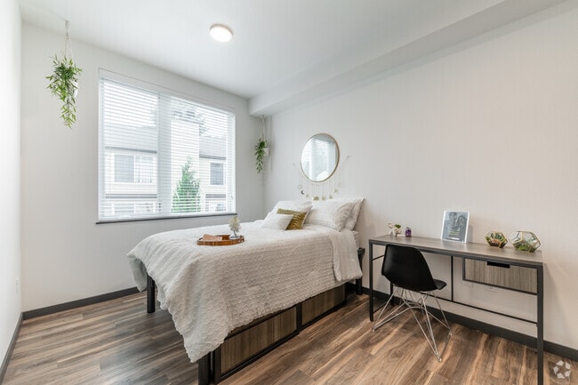 2BR, 2BA - 821 SF - The Flats at Chase