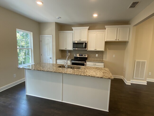 Foto del edificio - 1031 Avery Park Drive