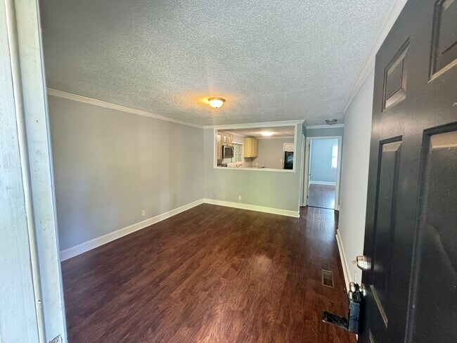 Building Photo - 2Bed/1Ba Duplex close to Downtown Concord ...