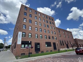 Building Photo - 511 Pershing Ave