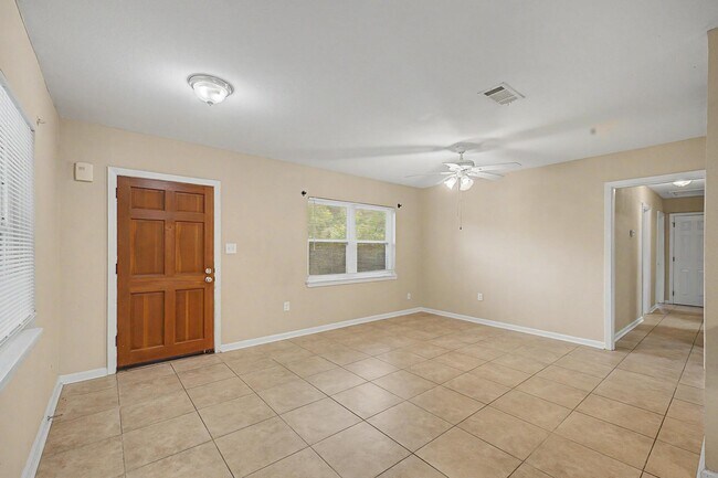 Foto del edificio - 560 N 72nd Ave