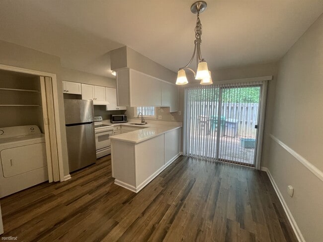 Building Photo - 2 br, 1.5 bath House - 1100 Donaldson Dr