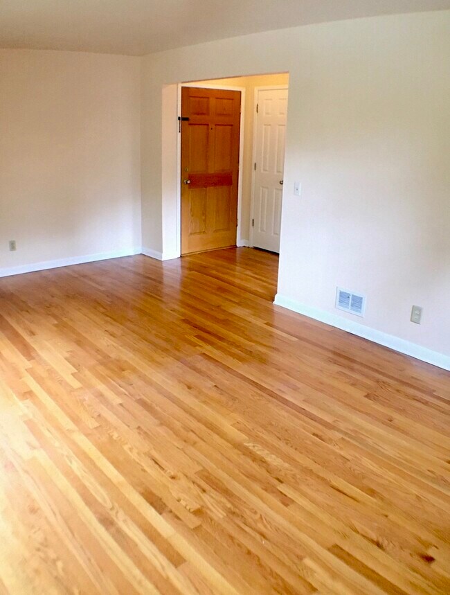 Foto del edificio - 422 Rushmore Ln