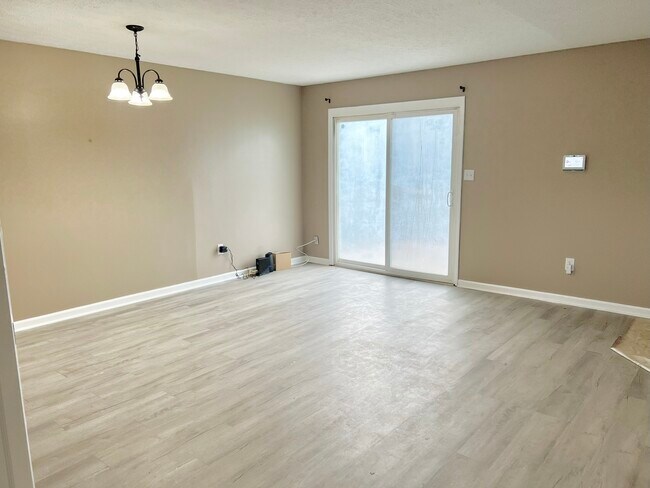 Building Photo - 1420 Kingswood Way