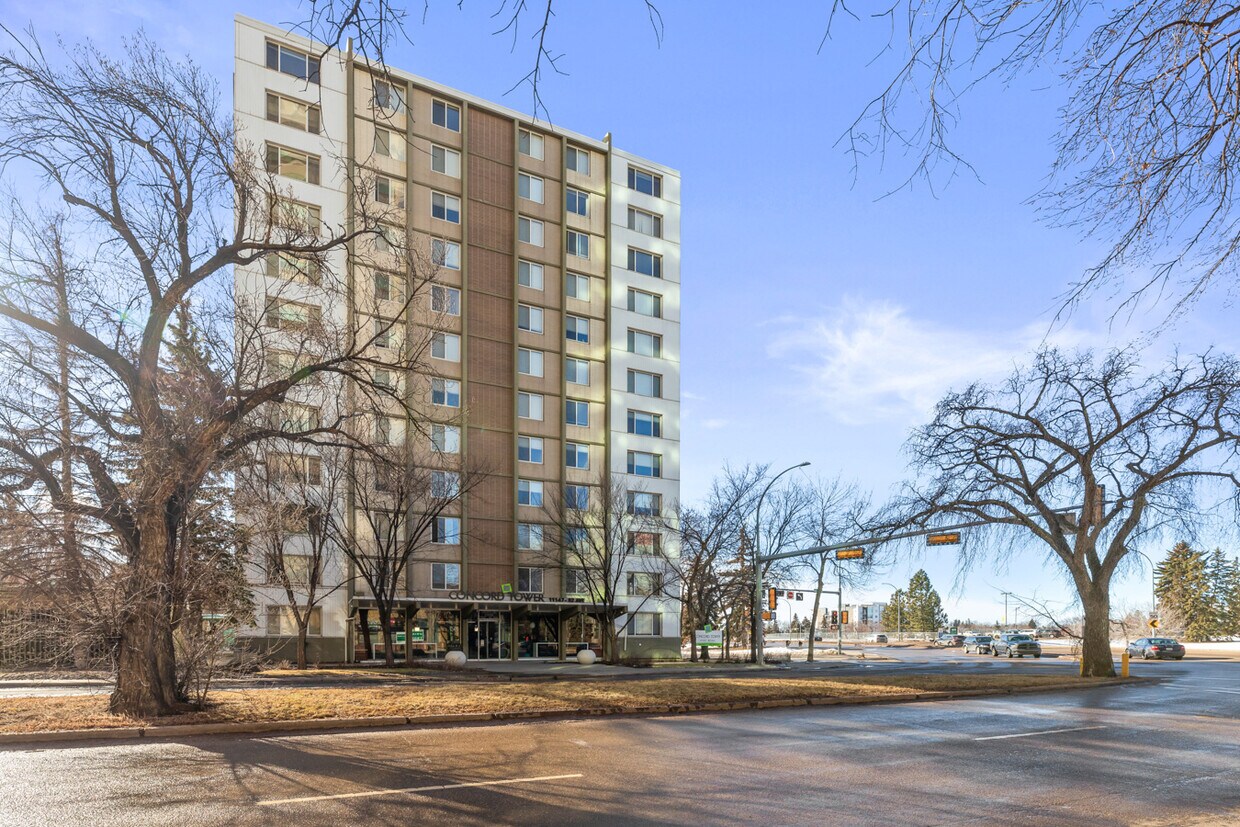 Photo principale - 11147 Whyte Ave NW