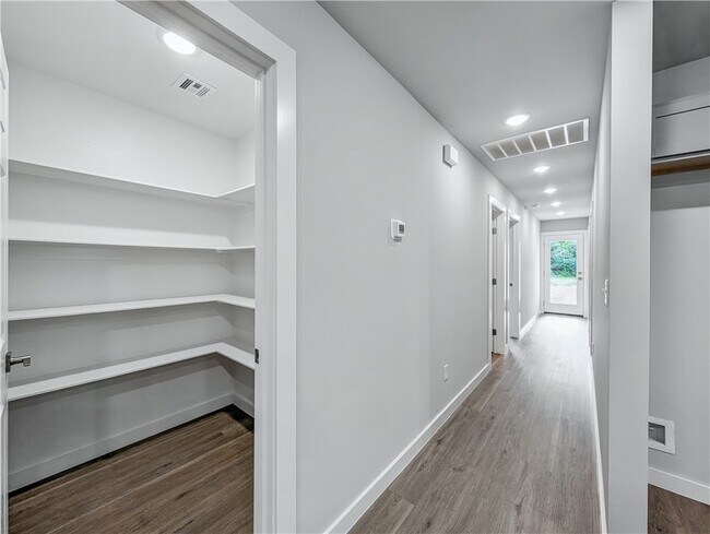 Foto del edificio - 6407 NW Kathleen St