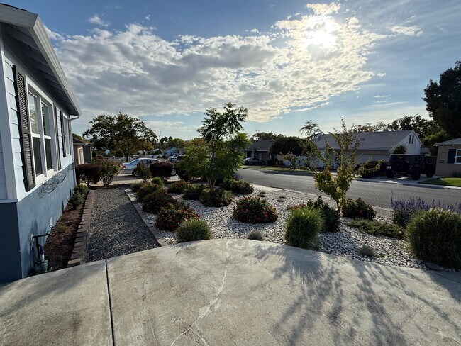 Building Photo - 1020 Highland Ave