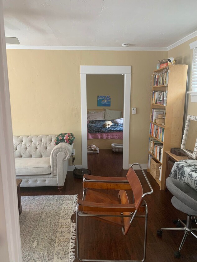 Living room 1 - 711 9th St