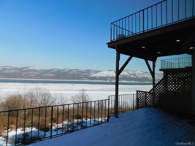 Foto del edificio - 729 Hewitt Ln