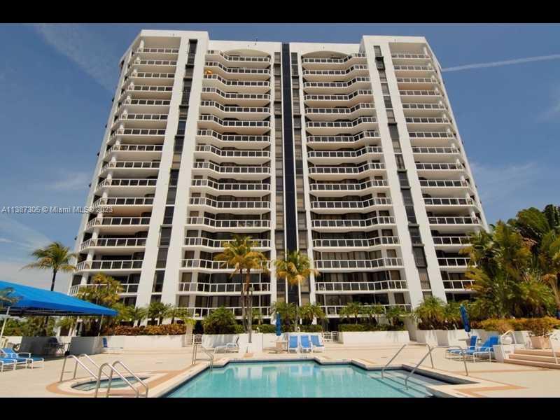Foto principal - 3600 Yacht Club Dr