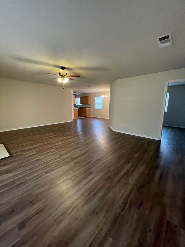 Foto del edificio - Beautiful home close to down town Granbury...